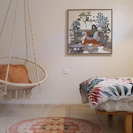 Apartamento נקודת חן Shadmot Devora Exterior foto