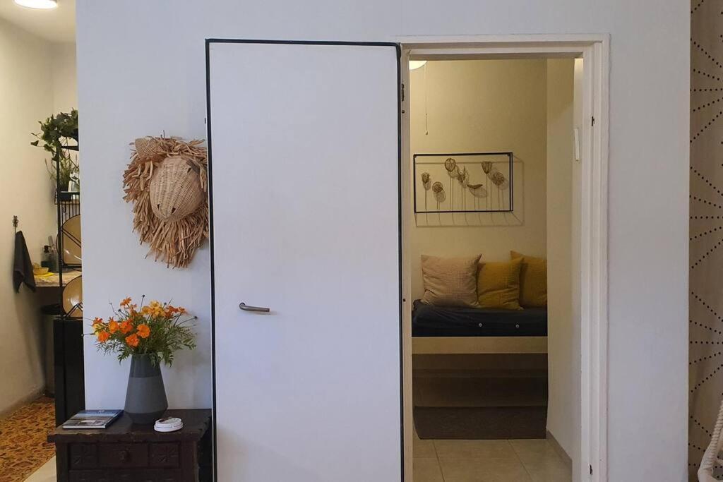 Apartamento נקודת חן Shadmot Devora Exterior foto