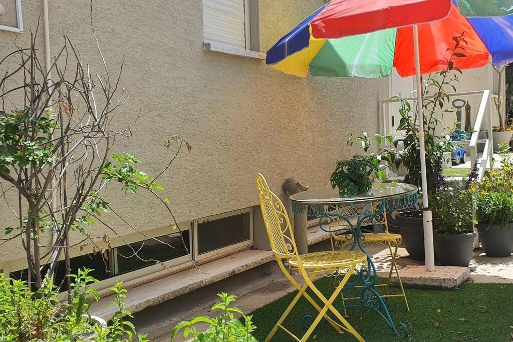 Apartamento נקודת חן Shadmot Devora Exterior foto