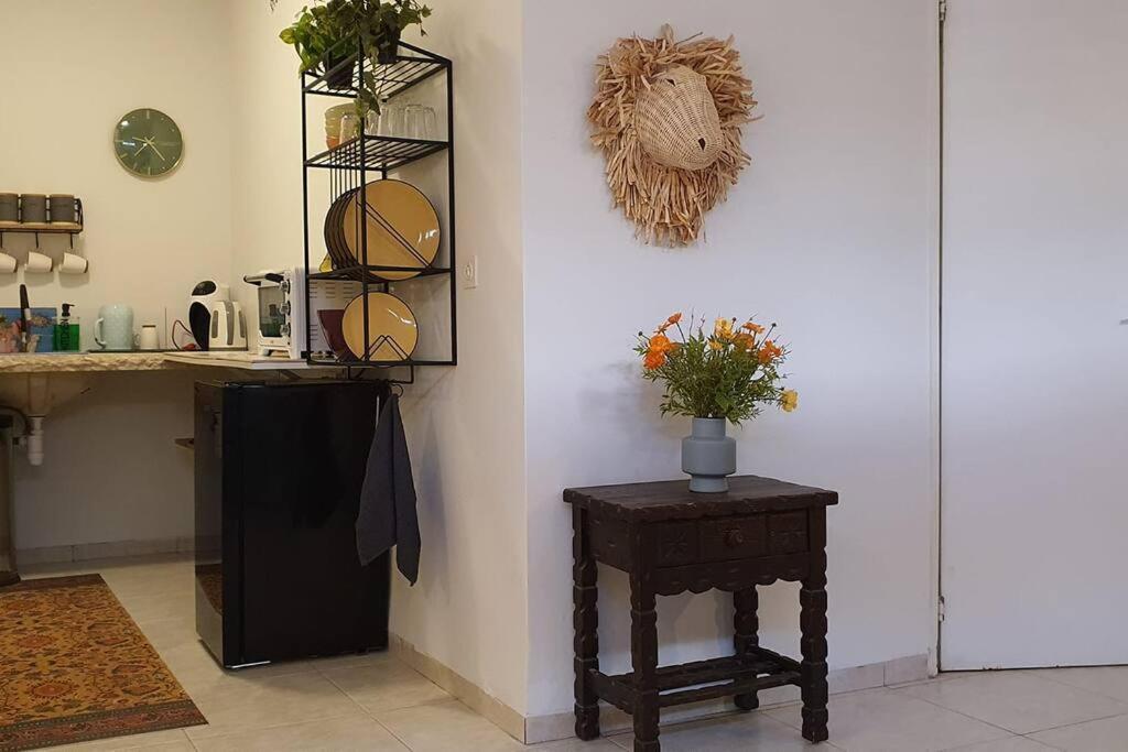 Apartamento נקודת חן Shadmot Devora Exterior foto