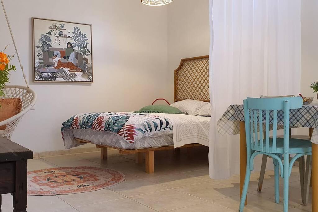 Apartamento נקודת חן Shadmot Devora Exterior foto