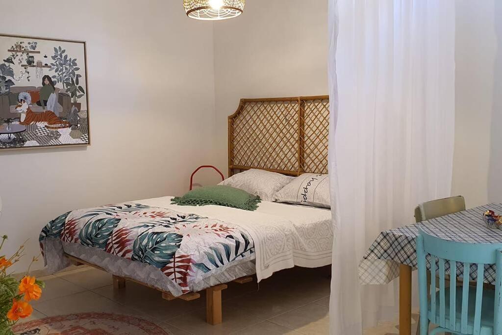 Apartamento נקודת חן Shadmot Devora Exterior foto